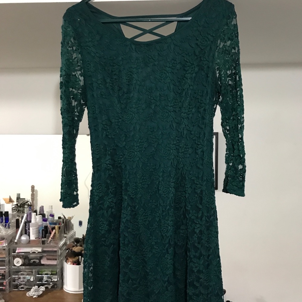 Emerald lace sleeve dress